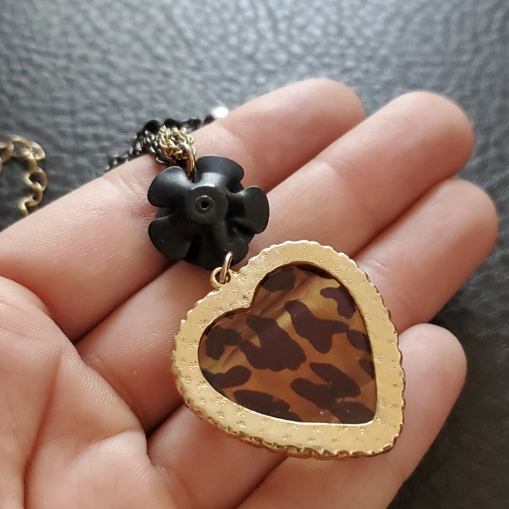 Betsey Johnson necklace - Picture 6 of 9